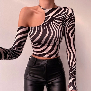 Dames crop top met lange mouwen en zebraprint met een slanke pasvorm en blote schouder
