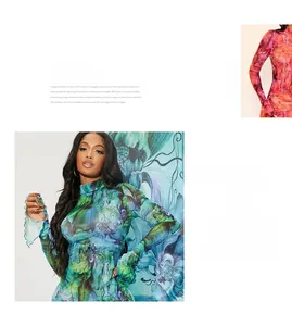 Dettaglio del top in rete aderente con stampa astratta tie-dye e polsini a balze