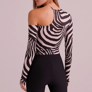 Chique crop top met lange mouwen, zebraprint en off-shoulder ontwerp voor dames