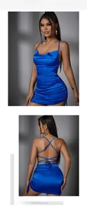 Détail d'une mini robe en satin bleu roi avec dos croisé et cordon de serrage latéral