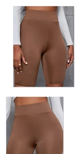 Detail der nahtlosen braunen Yoga-Shorts mit hoher Taille und flachem Bauch-Design