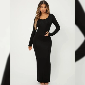 Robe longue moulante noire à manches longues en tricot avec col rond classique pour femme