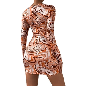 Robe courte moulante à manches longues avec imprimé marbre rétro et coupe ajustée