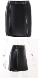 Détail d'une mini-jupe en cuir PU noir à taille haute avec deux fermetures éclair en métal