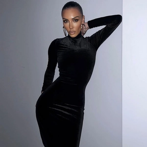 Robe midi élégante en velours noir à col roulé et manches longues, coupe ajustée
