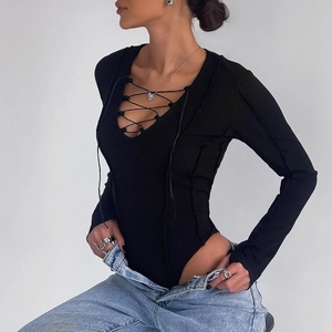 Body noir sexy à manches longues en maille côtelée avec col en V et lacets sur le devant
