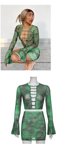 Dettaglio completo completo in mesh verde vintage con top stringato e maniche a campana