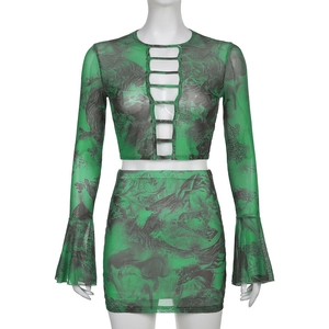 Set due pezzi in mesh verde con stampa vintage, top con cut-out e gonna attillata