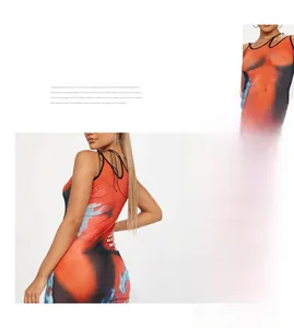 Détail d'une robe sans manches avec imprimé flamme et décolleté ajouré à lanières