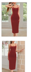 Détail de la robe moulante bordeaux avec fines bretelles et tissu extensible de qualité