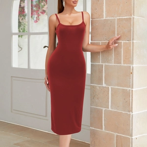 Robe midi moulante à bretelles spaghetti rouge foncé pour des occasions formelles