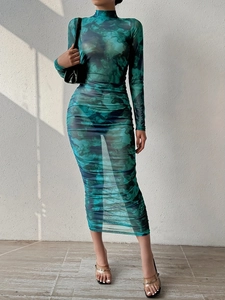 Robe moulante froncée en mesh vert marbré avec col montant et manches longues
