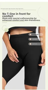 Dettaglio dei pantaloncini yoga a vita alta con design frontale senza cuciture