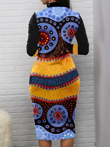 Robe moulante à imprimé tribal avec manches noires et fermeture éclair invisible au dos