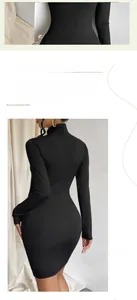 Vue détaillée de la taille cintrée et du dos de la robe noire moulante à manches longues