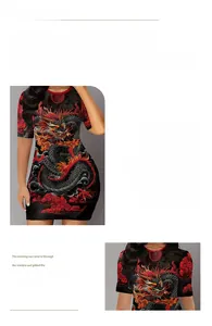 Detailaufnahme von Drachenmuster und Wolkenprint auf schwarzem figurbetontem Kleid