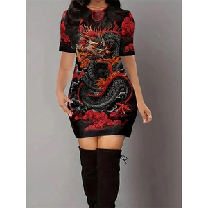 Eng anliegendes schwarzes Minikleid mit 3D Drachendruck und roten Wolkenmustern
