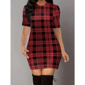 Eng anliegendes Mini-Kleid mit rot-schwarzem Karomuster, kurzen Ärmeln und Rundhals