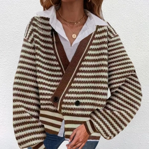 Gilet en maille rayé col en V pour femmes avec gros boutons noirs marron et beige