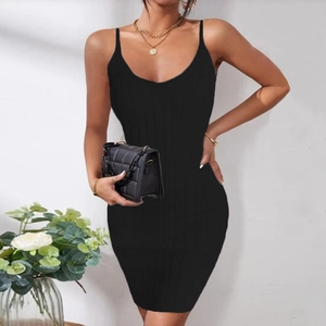Mini abito aderente nero in maglia a costine con spalline sottili e scollo a V