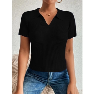 T-shirt en maille côtelée noire pour femme avec col polo en V et manches courtes