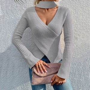 Haut de pull à manches longues en tricot côtelé gris clair à col V croisé