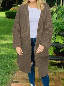 Damen-Strickjacke in Braun, lange Oversize-Passform mit Strukturmuster und Taschen für Herbst