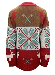 Détails des motifs jacquard de rennes et flocons sur un cardigan de Noël tricolore