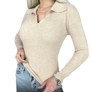 Pull en maille côtelée crème pour femme avec col Polo, manches longues et coupe ajustée