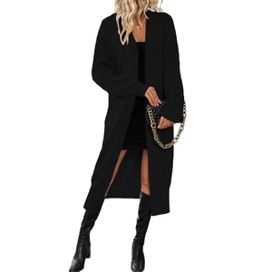 Eleganter schwarzer langer Strick-Cardigan für Damen mit langen Ärmeln und Struktur