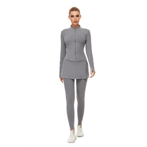 Ensemble de yoga gris 3 pièces avec veste zippée à passe-pouces et legging de sport