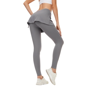 Vue détaillée du legging jupe de yoga gris foncé à taille haute et tissu mat extensible