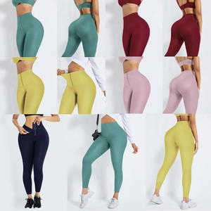 Détail du legging taille haute avec gaine amincissante à triple rangée de boucles