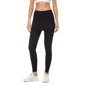Gros plan sur le legging jupe de sport noir à taille haute et collants intégrés