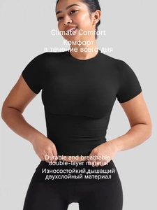 Conjunto deportivo negro para mujer con camiseta de manga corta y mallas transpirables