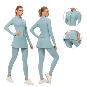 Ensemble de yoga bleu clair pour femme avec veste zippée et legging jupe