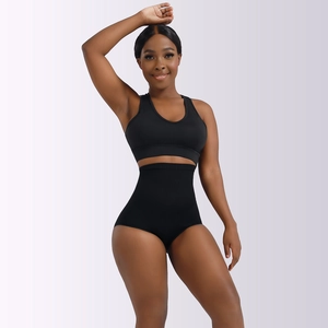 Détail du short de compression sans couture à taille haute et du soutien-gorge de sport