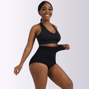 Détail de sous-vêtement gainant taille haute en tissu sans couture et design sculptant