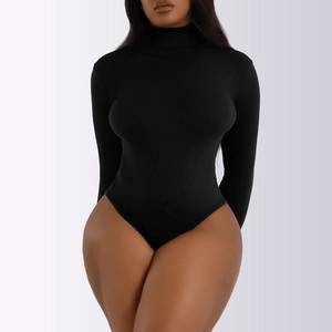 Body noir ajusté à col roulé et manches longues en maille côtelée pour femme élégante