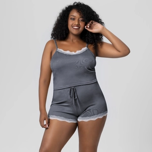 Détails du tissu pyjama côtelé gris foncé avec des finitions en dentelle blanche délicate