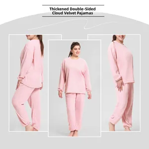 Vue en trois plans du pyjama épais en polaire rose montrant l'avant et le côté