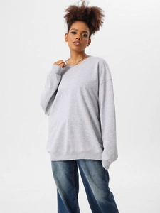 Relaxed fit light grey crewneck sweatshirt with ribbed cuffs and hem on model