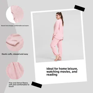 Détail d'un ensemble de détente en polaire rose avec tissu thermique et poignets élastiques