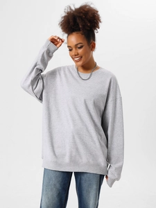 Oversize light gray crewneck sweatshirt for men and women with dropped shoulder style