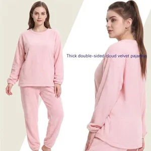 Pyjama rose en velours épais pour femme comprenant un haut thermique et un pantalon chaud