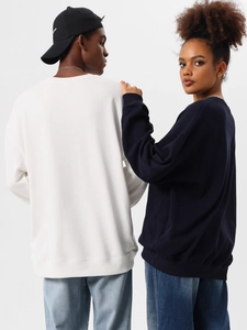 Loose fit crewneck sweatshirts in beige and navy blue cotton for a casual couple look