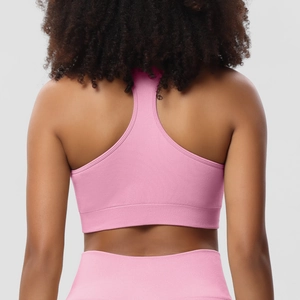 Rosa geripptes Racerback-Sport-BH und Yoga-Hosen-Set von der Rückseite gezeigt