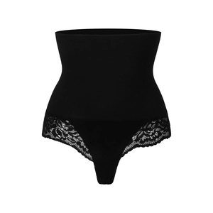 Détail de la gaine amincissante noire à taille haute avec bordure en dentelle