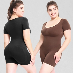 Vorder- und Rückansicht eines hochelastischen Bodysuit-Shapewear am Model