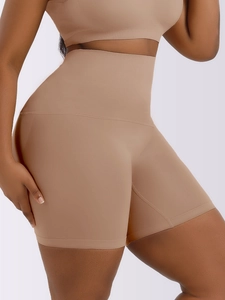 Vue latérale détaillée d'un ensemble gainant sans couture taille haute en beige nu